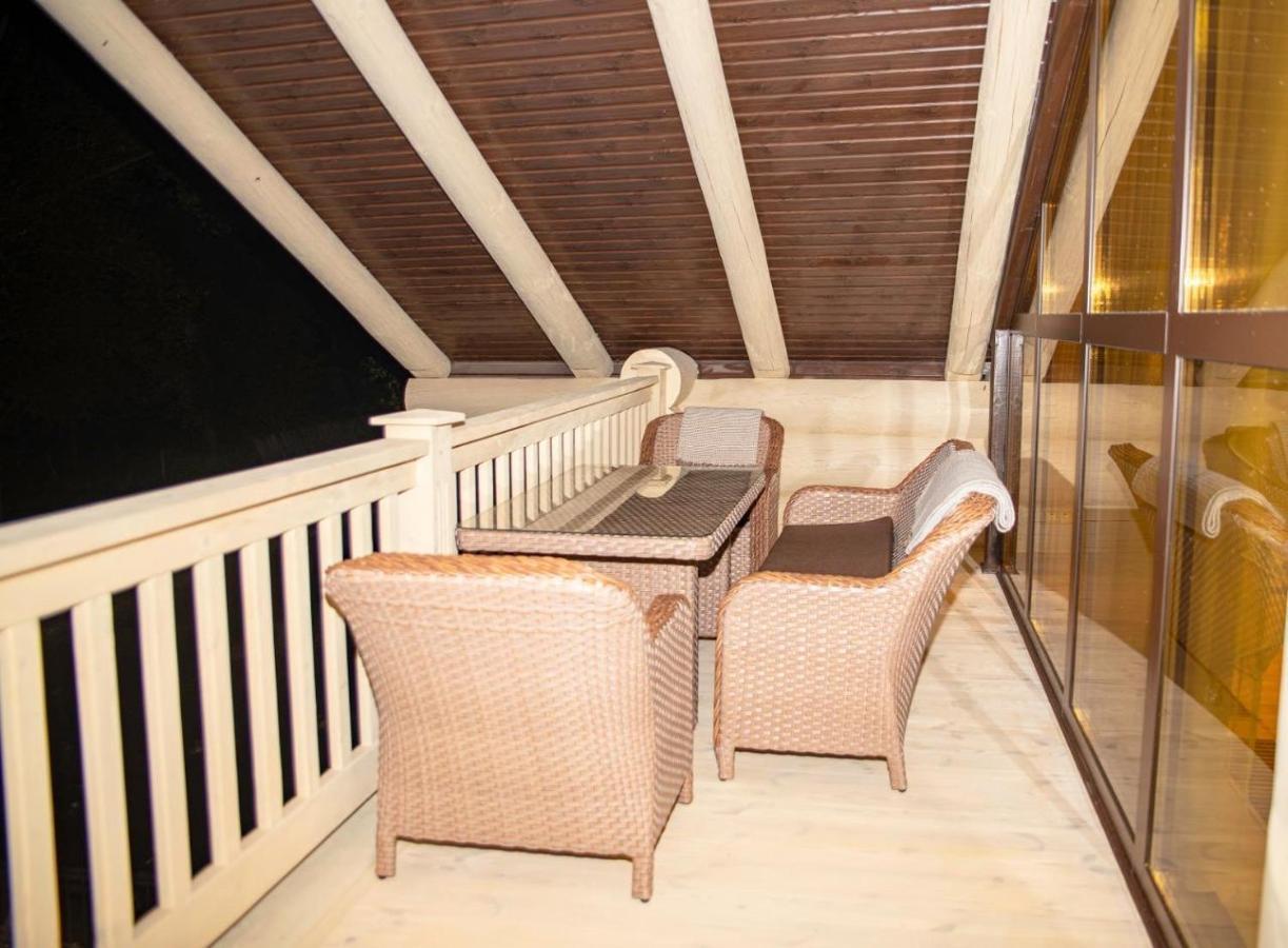 Adele Apartment Mizhhirya  ภายนอก รูปภาพ