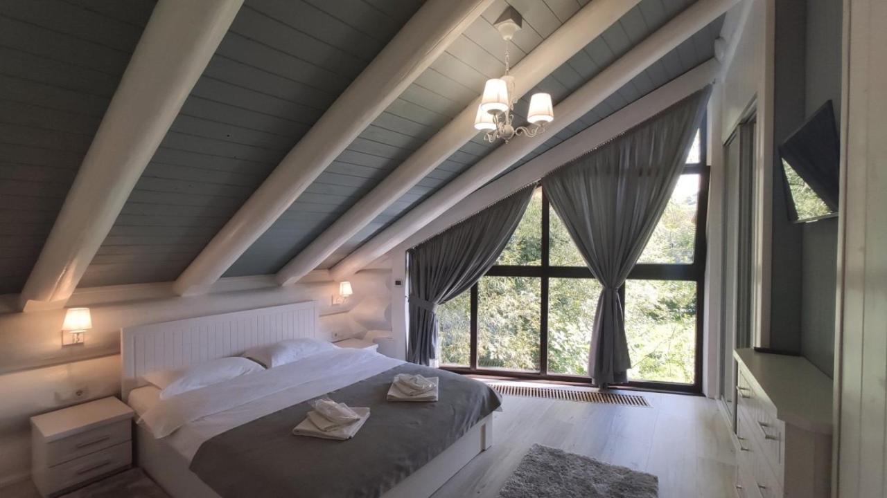 Adele Apartment Mizhhirya  ภายนอก รูปภาพ