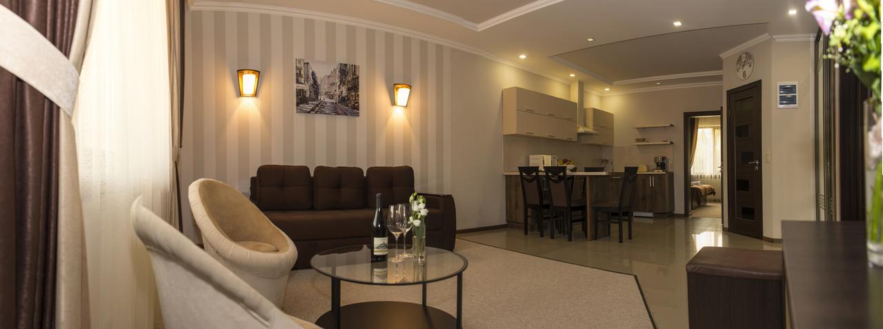 Adele Apartment Mizhhirya  ภายนอก รูปภาพ